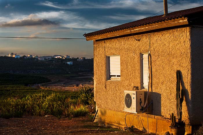 Blick von Metula, Israel, auf das Dorf Khiam, Libanon